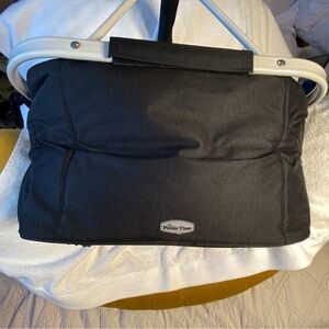 BNWT Foldable heavy lined cooler/picnic basket.